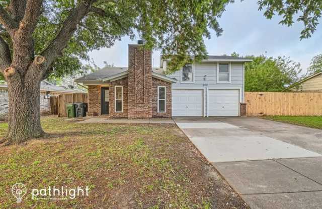 202 Colony Drive - 202 Colony Drive, Arlington, TX 76002