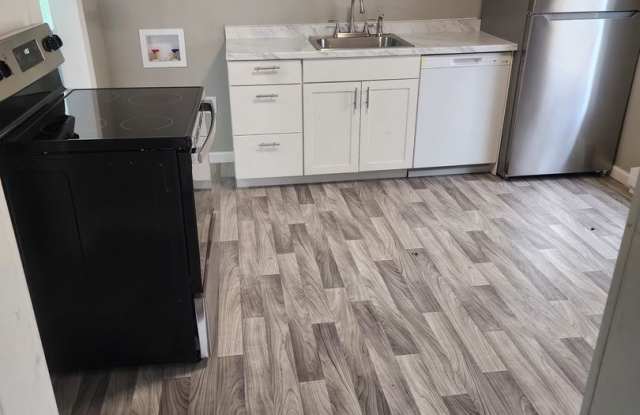 1 BED HOUSE! Rare, come see it today! photos photos