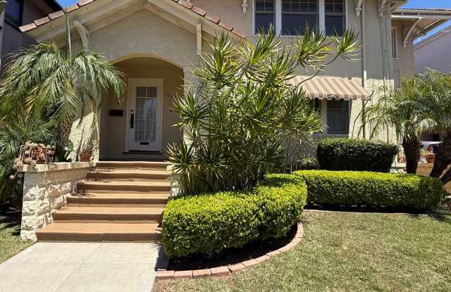 Fabulous Bankers Hill location 3 Bedroom Top-floor duplex unit photos photos