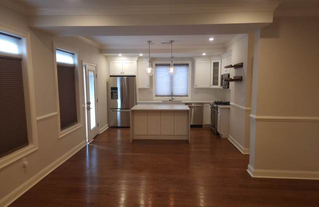 Stunning and Spacious Top Floor 2 Bd 2 Bath in Jamaica Plain with Parking. *One Month FREE! photos photos