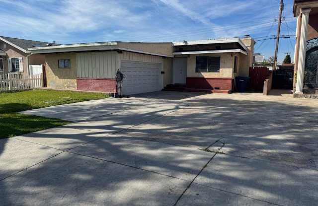 Spacious 3BR House in Bellflower photos photos