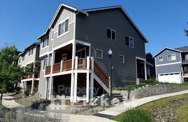 2402 Seringa Ave - 2402 Seringa Avenue, Bremerton, WA 98310