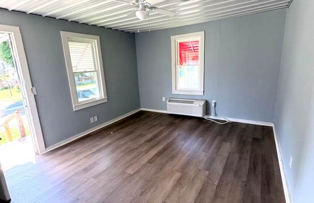 Charming 3BR Rental Close to Downtown Glasgow! Gallery 3