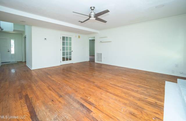 296 Park Ln Court Gallery 3