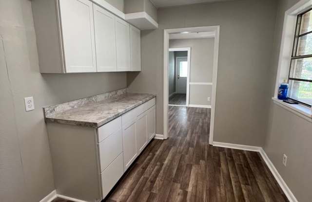 THIS JUST IN! Short Term Lease! Great Neighborhood! Gallery 4