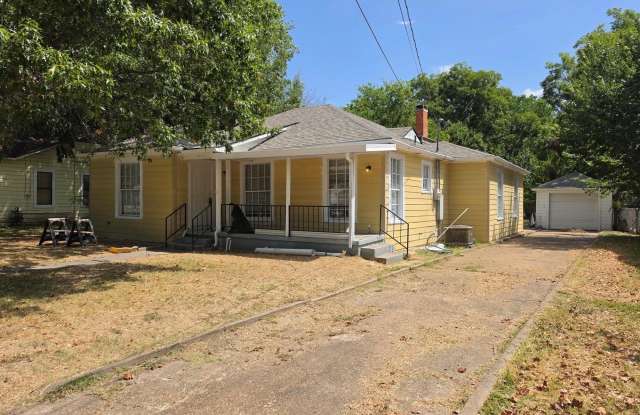 1033 N Lockhart Street Gallery 1
