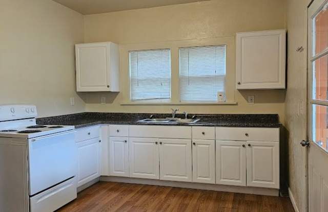 Two Bedroom One Bath Lower Duplex with W/D Hookup photos photos