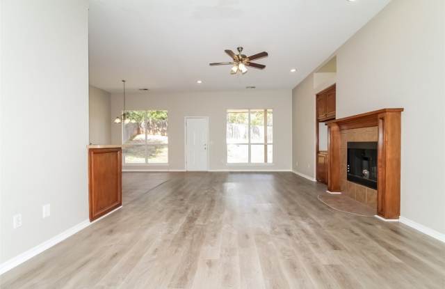 11213 Larkin Lane Gallery 3