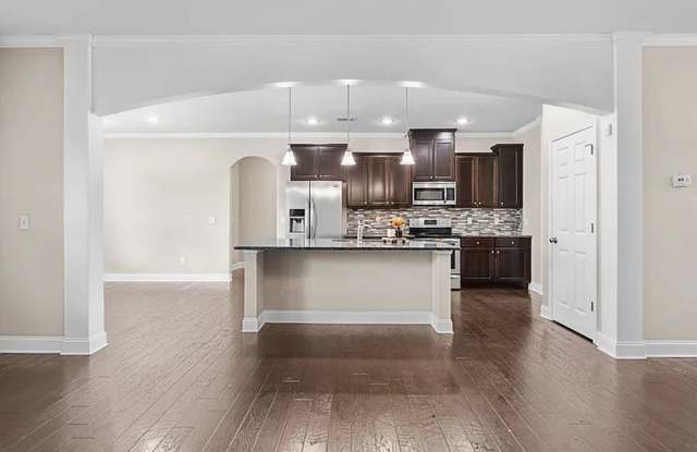 Peaceful neighborhood with spacious home Gallery 3