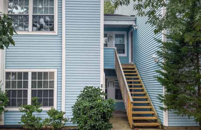 621 E Lakefront Cir Gallery 1