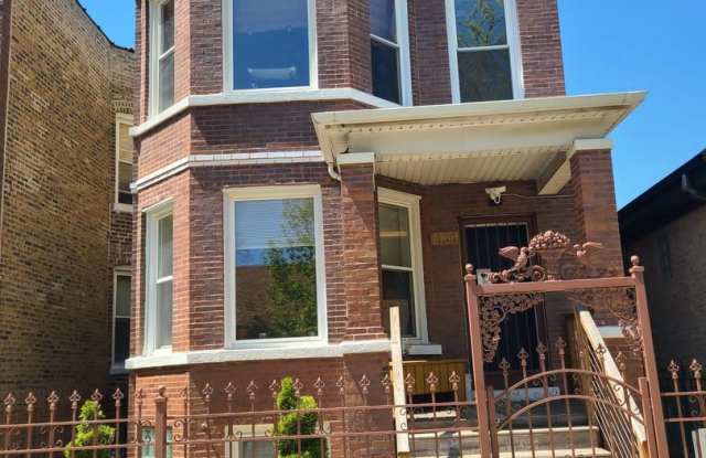 Humboldt Park Apartment photos photos