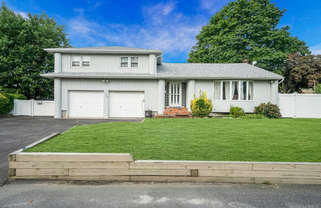 100 E 7th Street - 100 East 7th Street, Deer Park, NY 11729