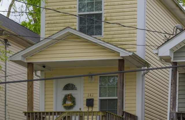 VIRTUAL SHOWINGS AVAILABLE - Modern 4 Bedroom on Colfax! - 142 Colfax Street, Lexington, KY 40508