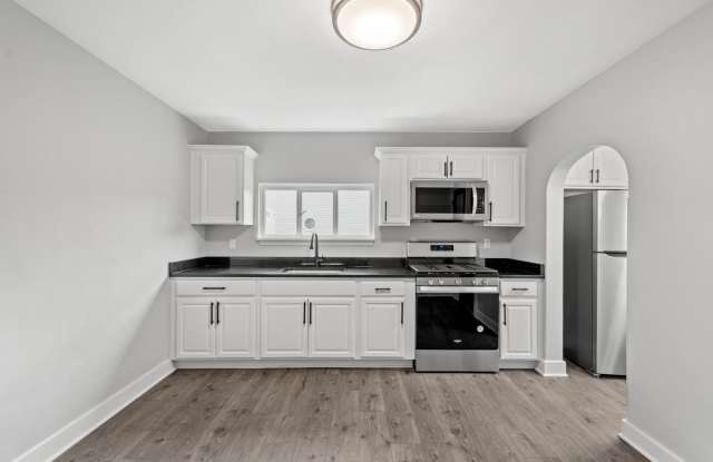 Beautiful 4 bedroom home in Coraopolis available June 1! photos photos