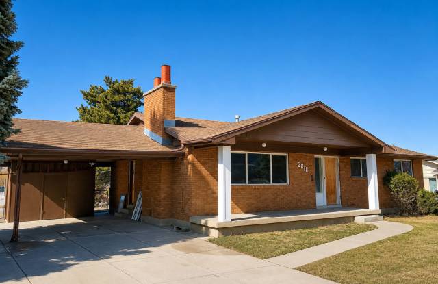 Spacious 5-Bedroom Home with Large Yard in Centerville! Gallery 1
