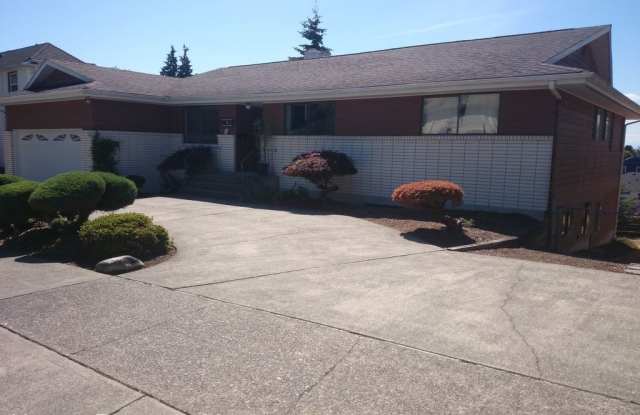5635 47th Ave SW Gallery 2