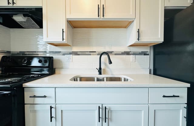 Experience Luxury Living at Bellagio Living I: Modern Apartments in Lawrence, Indiana - 9036 South Eldorado Drive, Lawrence, IN 46236