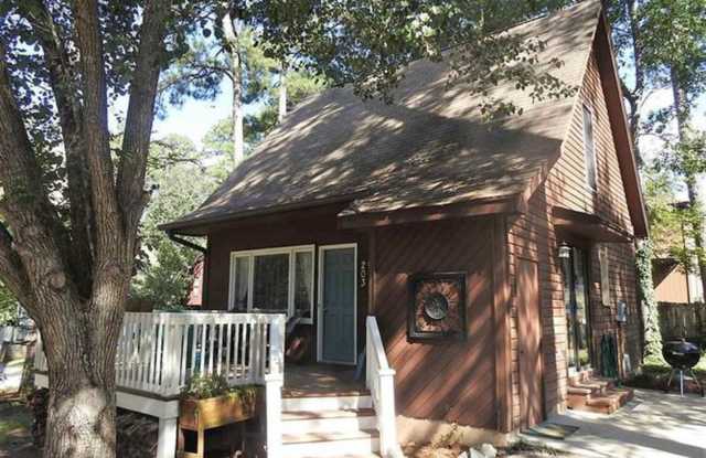 Charming Walnut Creek Residence with Convenient Lexington Location - 203 Walnut Creek Circle, Red Bank, SC 29073