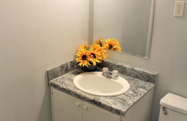 Clearbrook Village Apartments Gallery 4