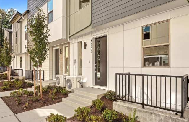 Spacious 4 Bed / 3 Bath Home with Stunning Views in Prime Location photos photos