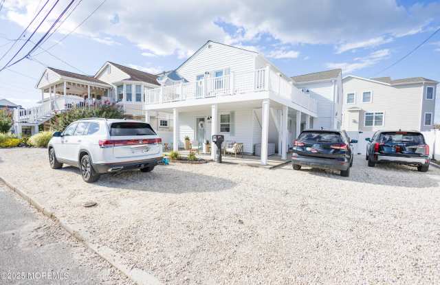 115 White Avenue unit: Lower photos photos