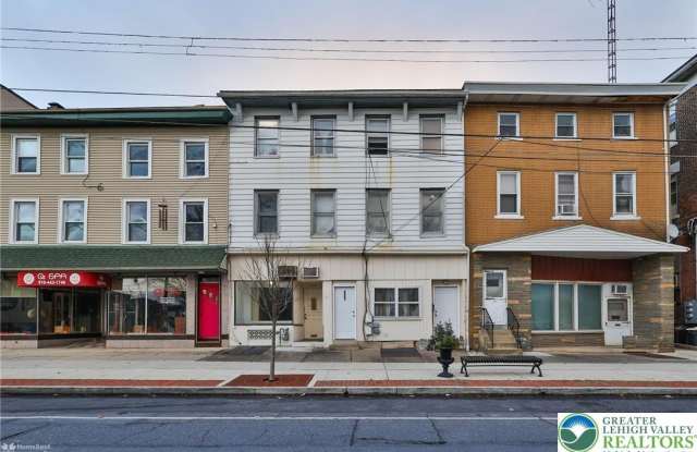 423 Front Street unit: 3 photos photos