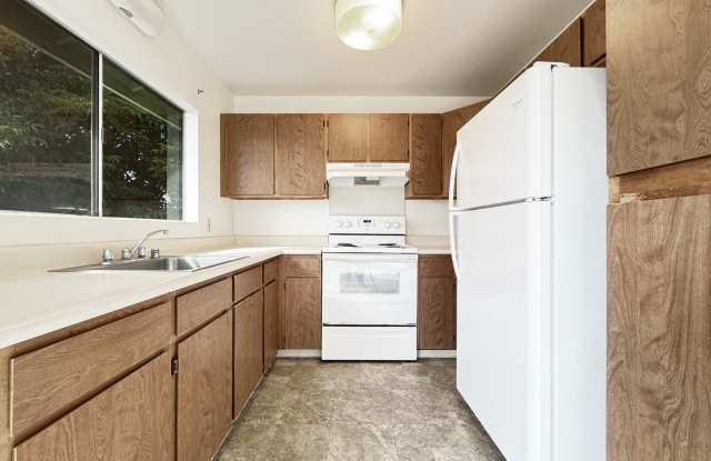 Centrally Located Mililani Townhome with 2 Parking - 94-729 Meheula Parkway, Mililani Town, HI 96789