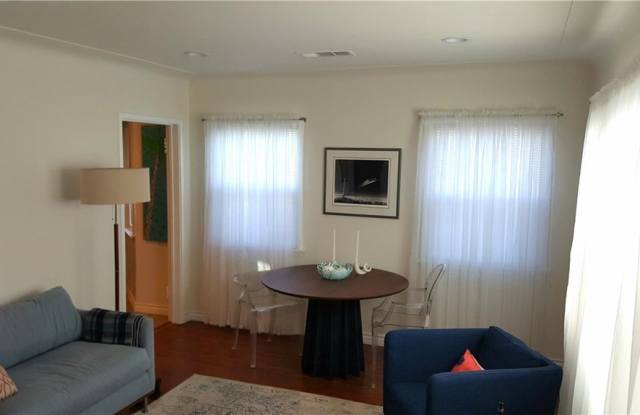 5925 Satsuma Avenue Gallery 4