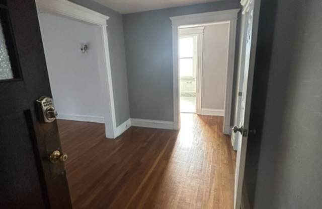 6041 Waterman Boulevard Gallery 2