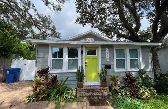 Adorable Bungalow in the Heart of Gulfport photos photos