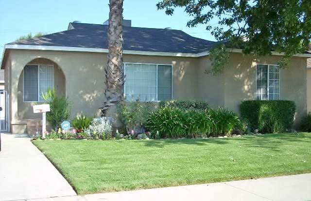 6468 Zelzah Ave photos photos