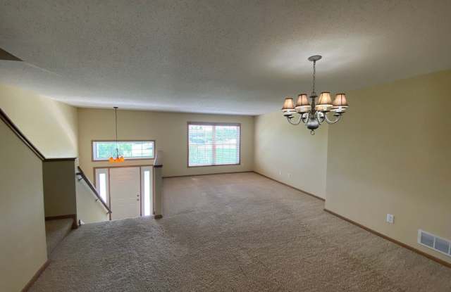 5137 Fairpoint Dr N Gallery 2