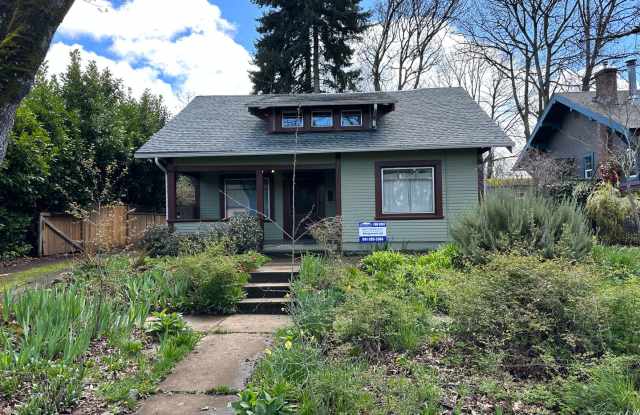 Beautifully updated 3 bedroom 1 bath duplex in great neighborhood! photos photos
