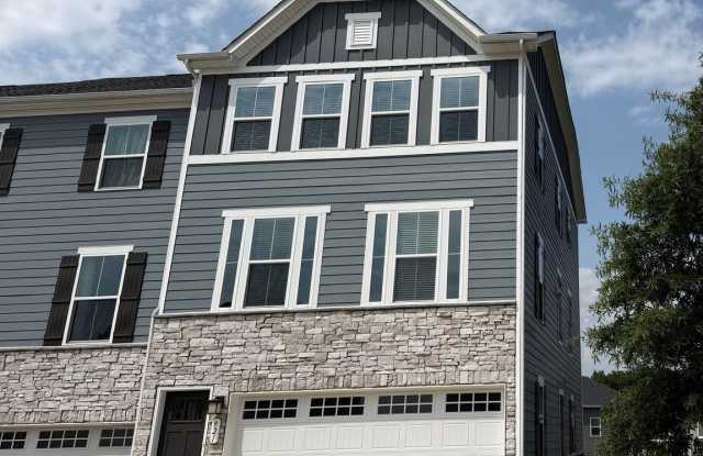 Exclusively Offered By Muse Realty Rentals, LLC Gallery 3