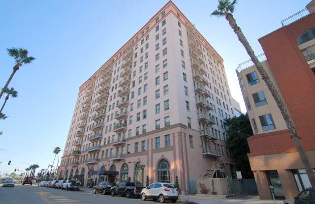 Chic Ocean-View Furnished Studio in a Historic Downtown Long Beach Building Gallery 1
