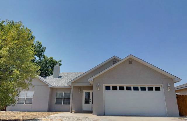 RENTAL Fully Furnished 3 bedroom home Gallery 1