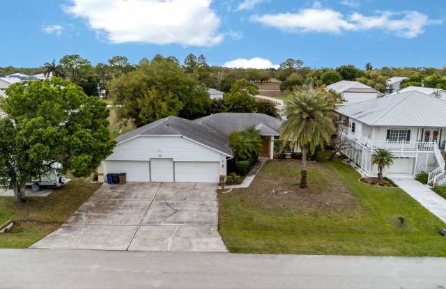 Charming 3-Bedroom Home with Private Pool in Buckingham Air Park photos photos