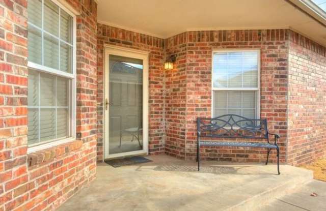 Adorable duplex + Edmond Schools + Lawncare Included photos photos