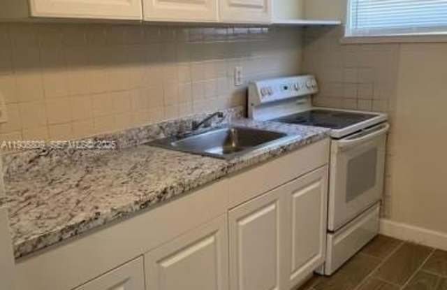 2930 NW 8th St photos photos