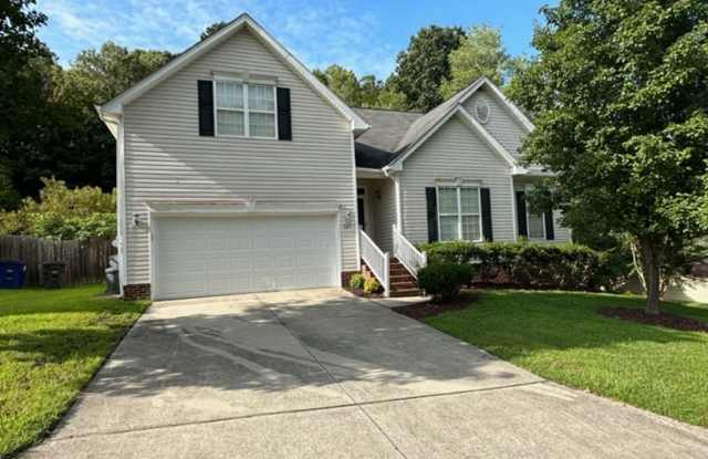 Hanes Mall/Jonestown/Stratford Road area! Beautiful 3 Bed 2 bath home. Close to I40  421 - 527 Osborne Road, Winston-Salem, NC 27103