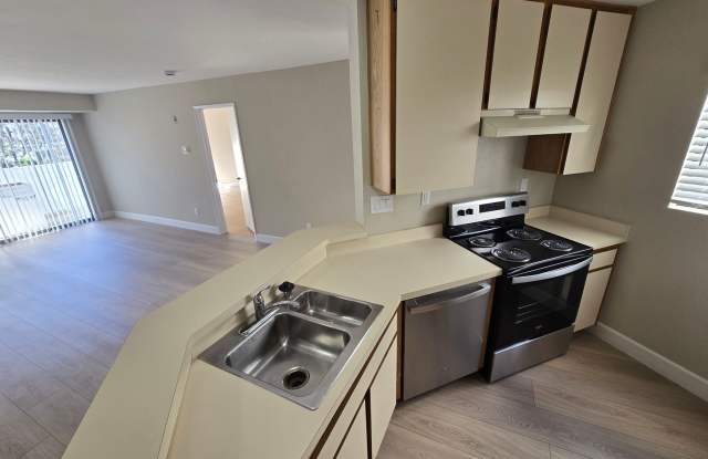 2/2 Condo in Mira Mesa with Easy Freeway Access - 9710 Mesa Springs Way, San Diego, CA 92126