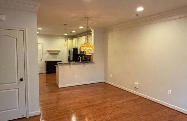 43603 MCDOWELL Square Gallery 2