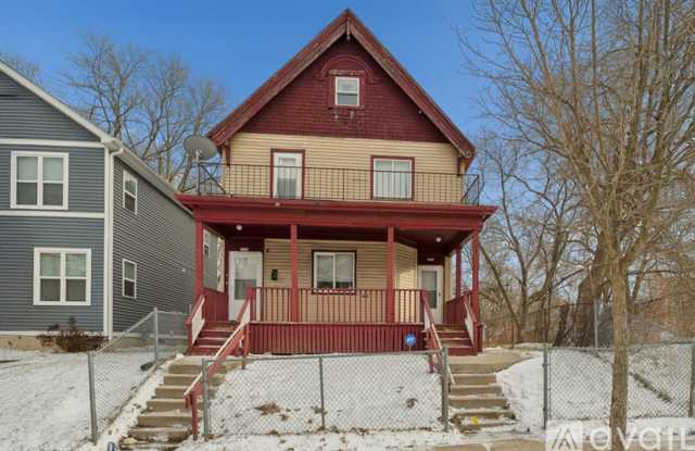 3402 N 3rd Gallery 1