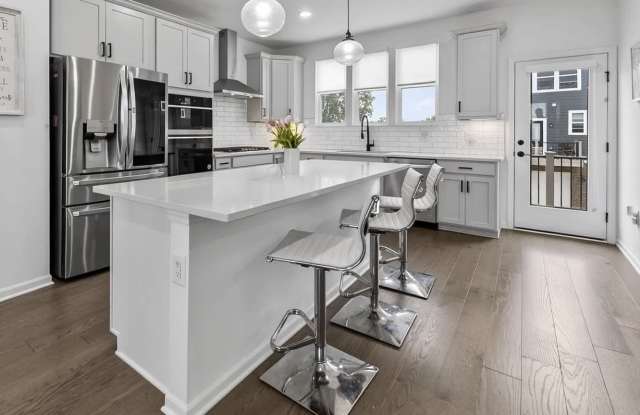 43160 Atwood Avenue Gallery 2