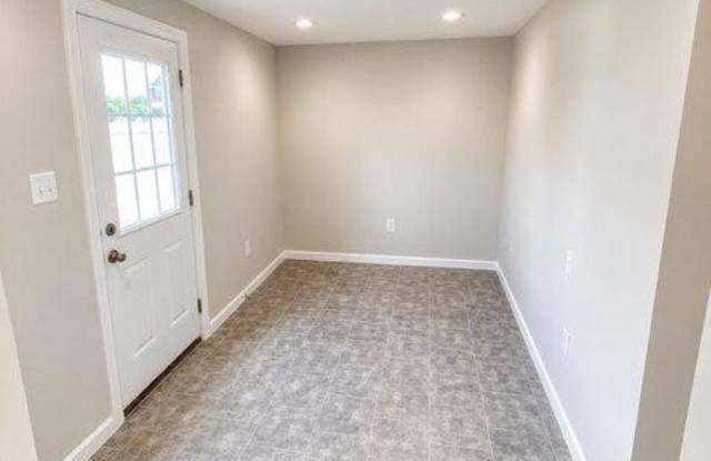 55 SNICKERS Court Gallery 3