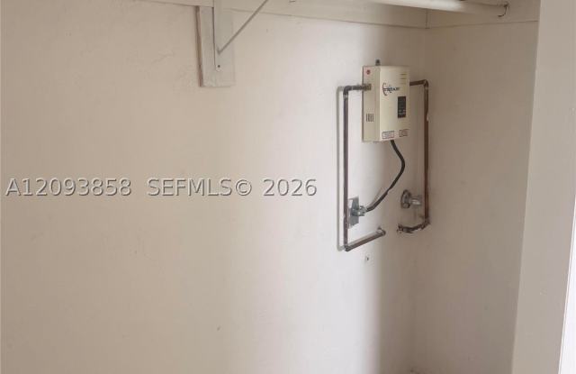 1945 SW 5th Pl Gallery 3