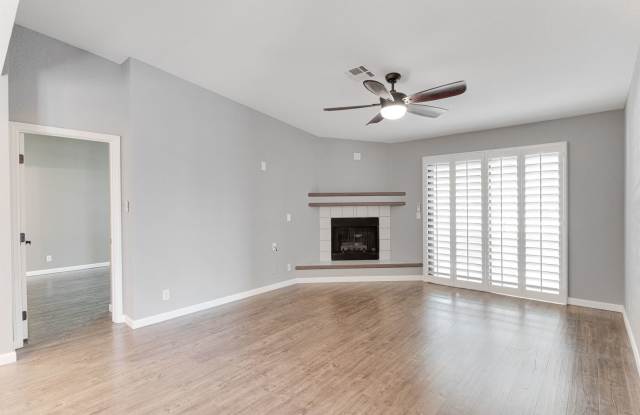 Remodeled 3-Bedroom Condo with Fireplace 89117 photos photos