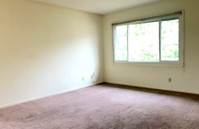 2006 NW Hickory Ln Gallery 4