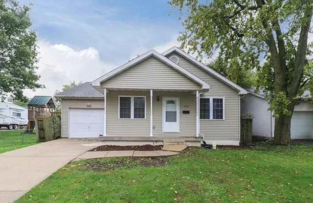 Quiet Comfort & Everyday Convenience at 1622 Iowa St Apartments photos photos Quiet Comfort & Everyday Convenience at 1622 Iowa St Apartments photos photos