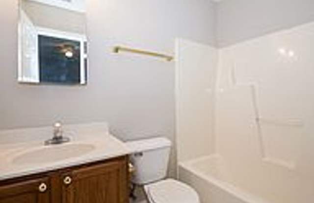 2641 Dwight Place Gallery 4